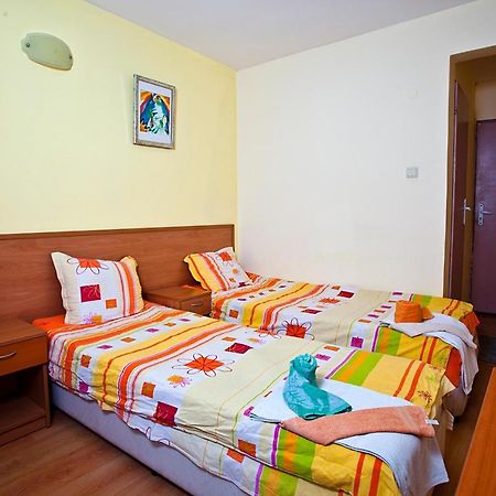 Familly Hotel Randevu Kranevo Exterior photo