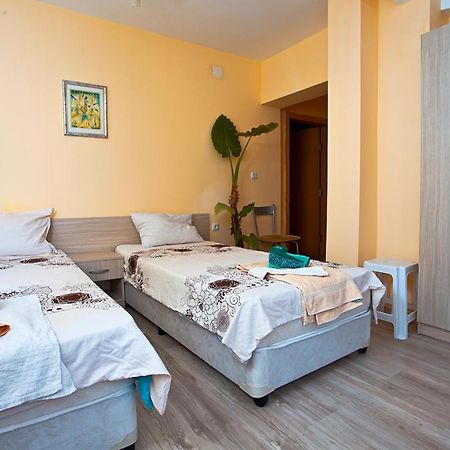 Familly Hotel Randevu Kranevo Exterior photo