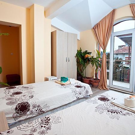 Familly Hotel Randevu Kranevo Exterior photo