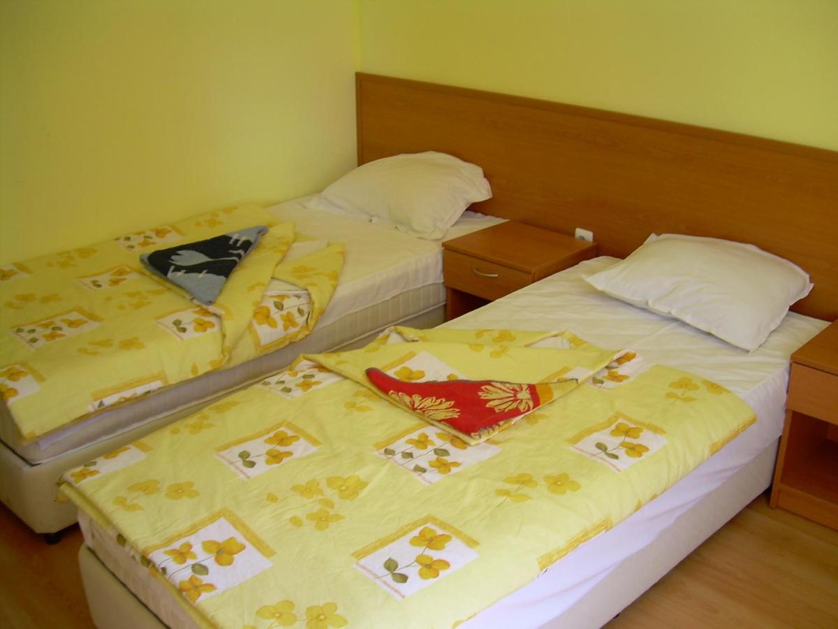 Familly Hotel Randevu Kranevo Exterior photo