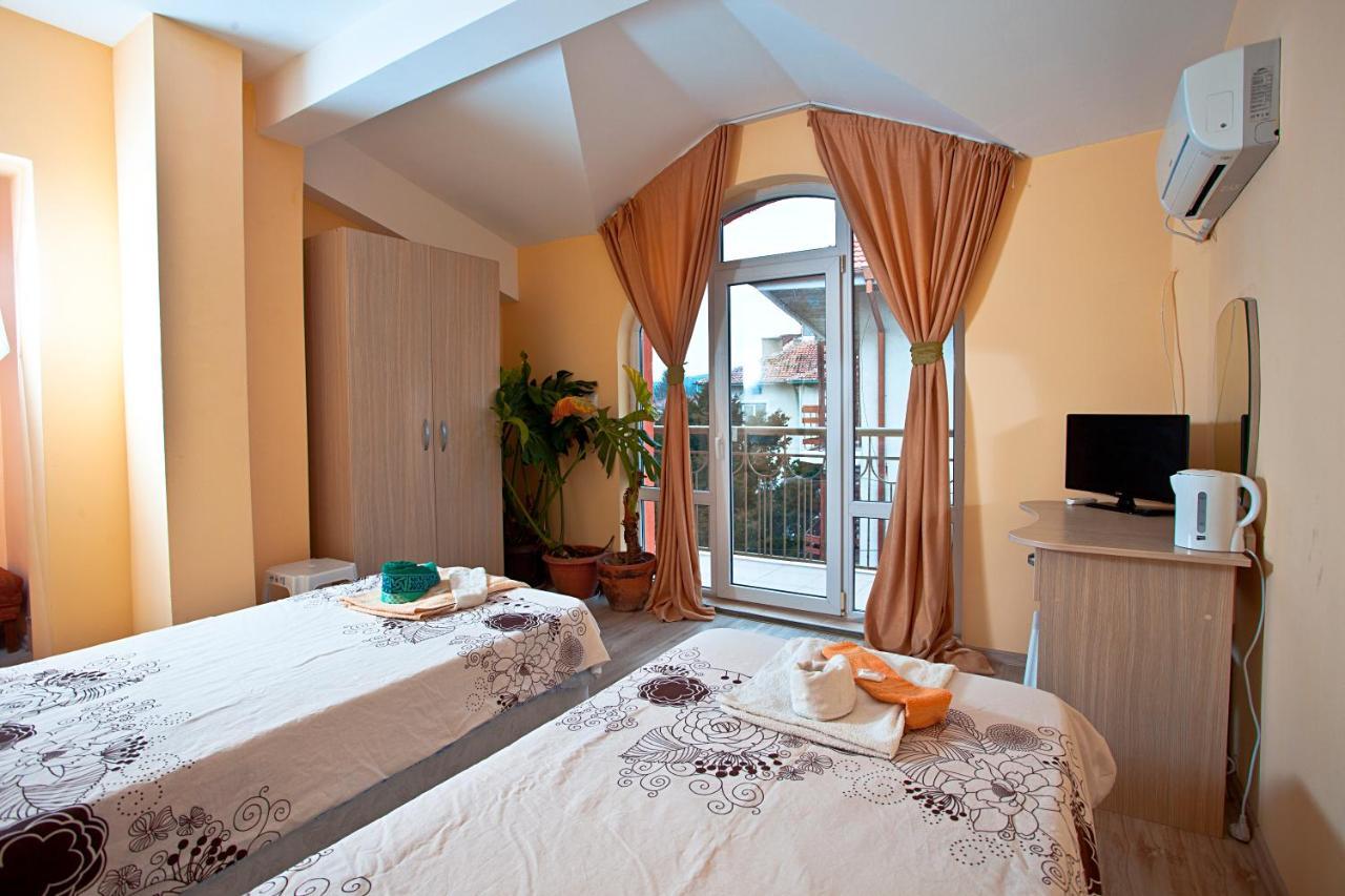 Familly Hotel Randevu Kranevo Exterior photo