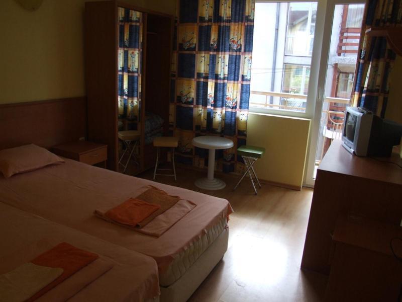 Familly Hotel Randevu Kranevo Exterior photo